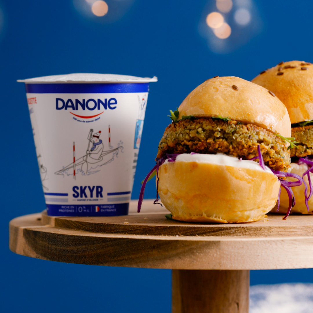 Mini-burgers au falafel, chou rouge et sauce au Skyr 